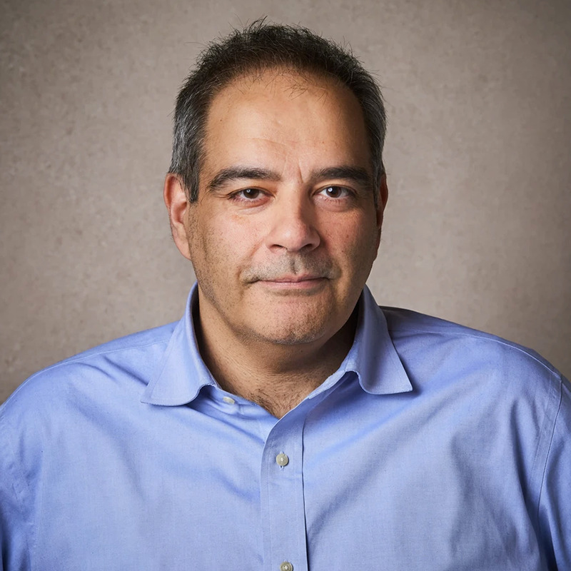 « Le Web3 est devenu le symbole de l’économie créative où chacun peut espérer vivre de sa création » – Eric Briones, Directeur Général du Journal du Luxe, est notre invité du mois